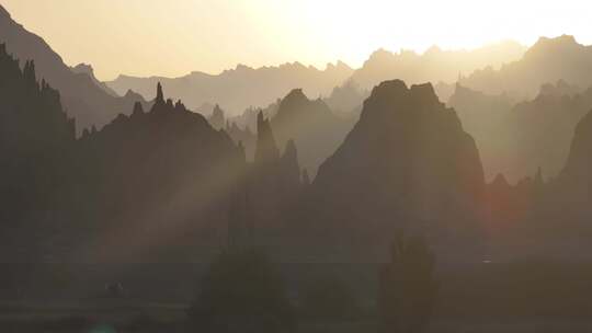 天山红石林清晨航拍