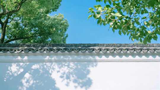 春天清明古建筑屋檐蓝天白云中国风背景