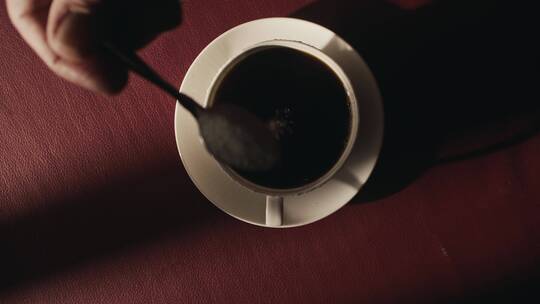 给咖啡放糖慢动作视频素材模板下载