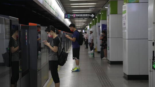 地铁月台场景视频素材模板下载