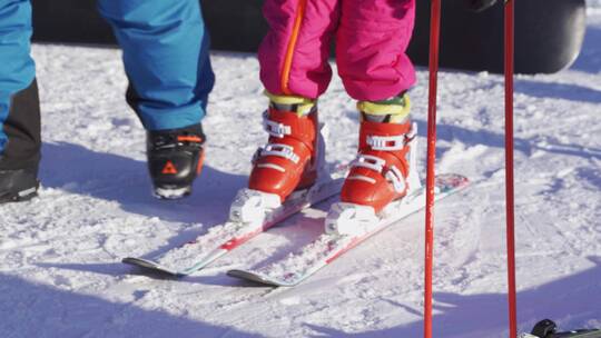 儿童体验滑雪