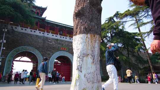 南京玄武区玄武门玄武湖景区游客人流风景视视频素材模板下载