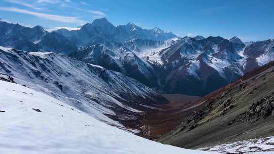 雪山山脉山峰冬季