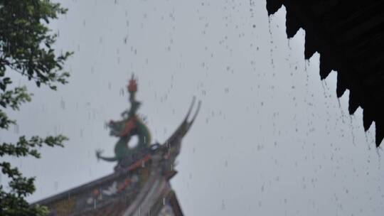 泉州开元寺屋檐燕尾脊雨景雨天雨滴