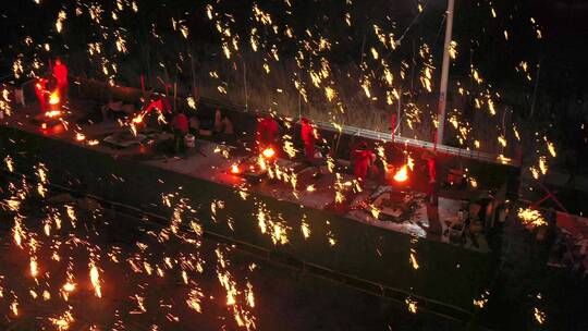 中国年民俗文化表演打铁花非遗航拍4K