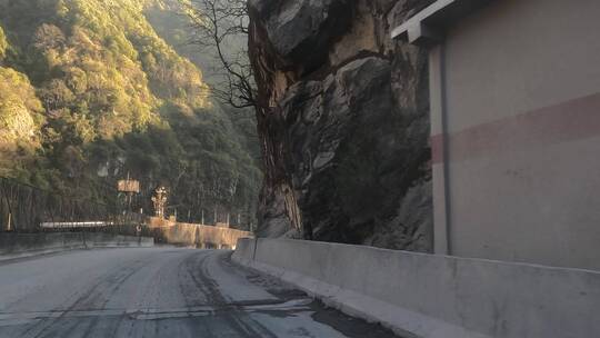 云南山林岩石明媚水泥公路视频素材模板下载