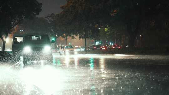 台州雨夜街景