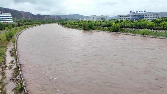 青海海东西宁湟水河涨水夏季大雨