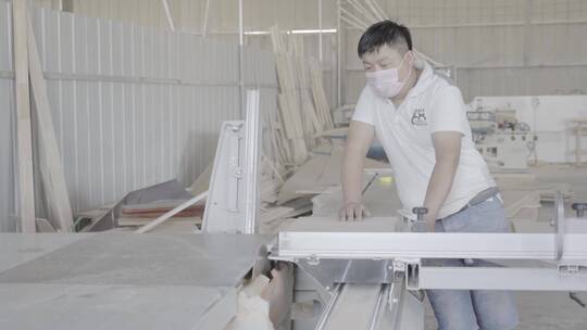 4k家具工厂生产锯板材全景实拍视频