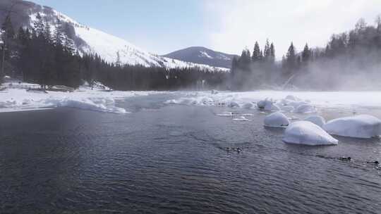 冬季喀纳斯晨雾雪蘑菇雾凇冰河野鸭雪山森林