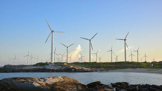 海边风力发电风车群延时视频素材模板下载