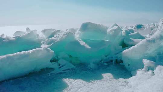 新疆博尔塔拉州 赛里木湖 冰推 