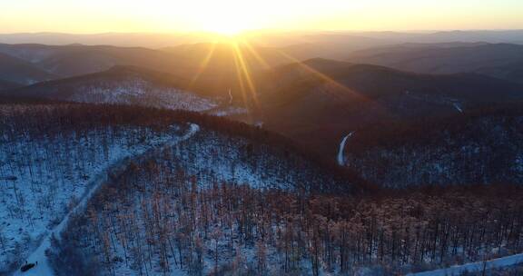 航拍大兴安岭冬季山川雪林夕照