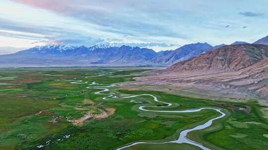 雪山草原河流日落
