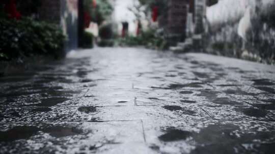 穿行在古镇小巷石板路上