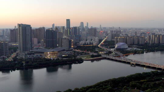 沈阳浑河桥城市中心傍晚车流航拍房地产4K