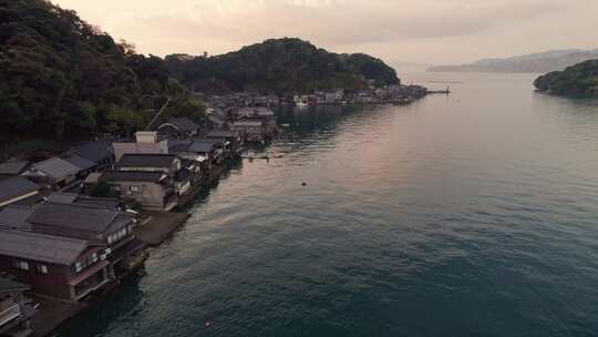 京唐戈日落空中半岛景观在船屋无人机山飞行