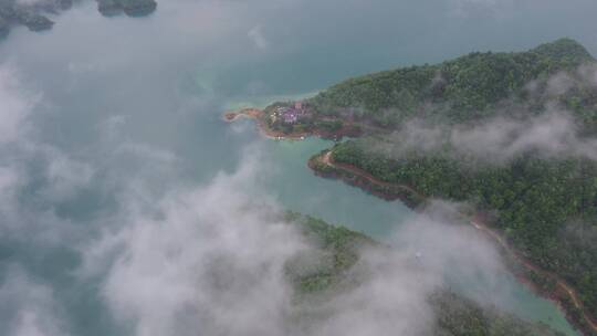 川藏线青龙湾青山绿水晨雾航拍