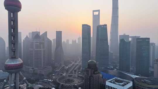 雾霭中灯火通明的城市商务楼群夜景