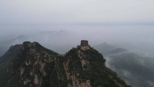 航拍雨后的北京密云司马台长城云海