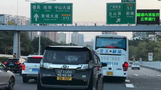 开车行驶在广州道路车流交通城市车窗外风景