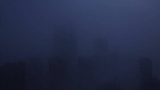 城市雾霾天气现场