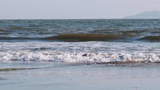 海边海浪拍打特写