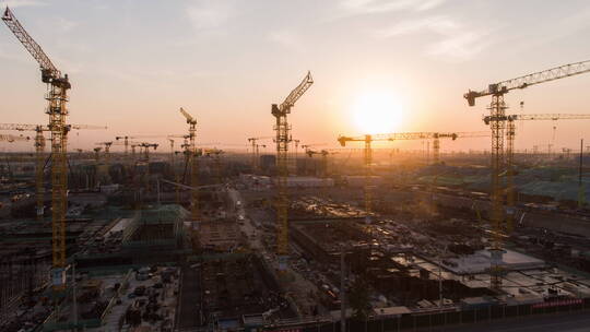 雄安建筑工地、夕阳下塔吊林立