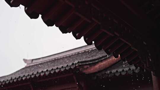 中式屋檐雨滴中国风古代屋檐下雨