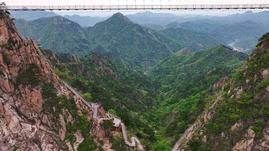 航拍群山山峰