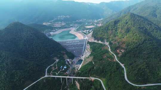 航拍厦门抽水蓄能电站上下水库与山顶风电场