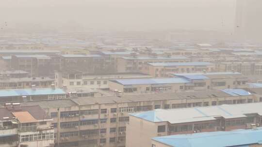 暴雨中的居民楼上楼2