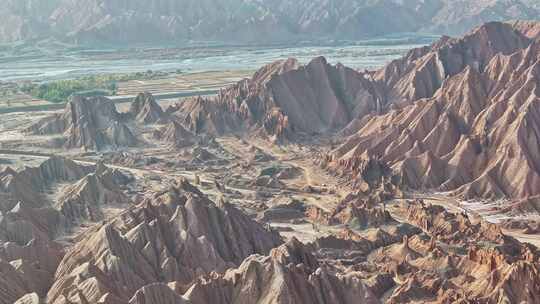 新疆南疆阿克苏库车天山红山石林大峡谷航拍