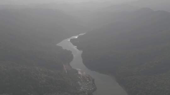 航拍清晨湖边露营地大景