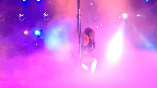 迪吧现场人群蹦迪