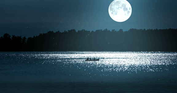 夜晚湖边的月亮