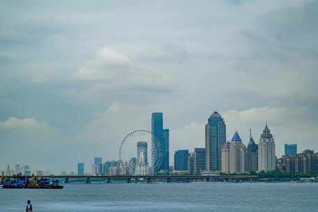 阴天江西南昌城市风光赣江风景建筑群延时