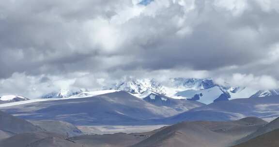 航拍西藏佩枯错雪山风光