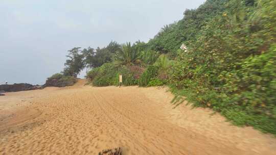 海南万宁山钦湾燕子洞航拍