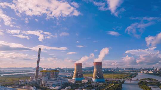 8K航拍火力发电工业烟囱排放污染气体延时