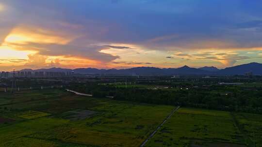 夕阳电塔城市航拍