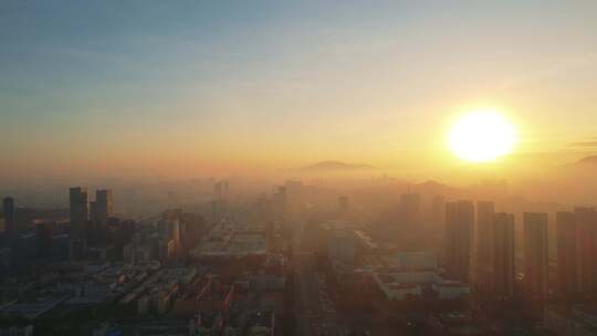 朝阳照耀城市深圳龙岗坪山