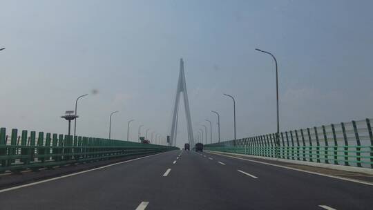 车辆行驶杭州湾大桥实拍杭州湾跨海大桥