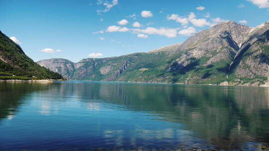 挪威美丽的峡湾山脉