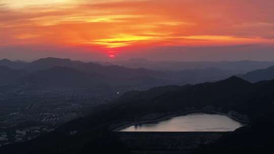 晚霞夕照泰山抽水蓄能水库