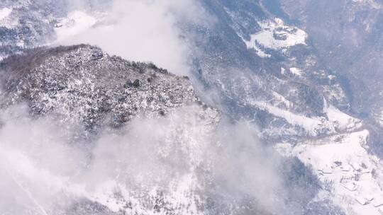 4k航拍恩施雪山雾凇峡谷风光