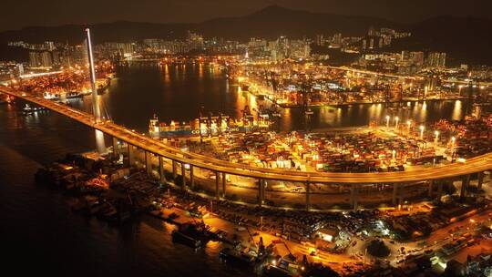 航拍延时香港繁忙港口集装箱夜晚