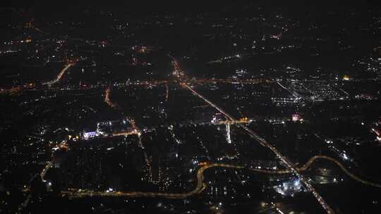 客机视角航拍城市夜景