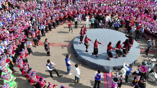 云南楚雄牟定少数民族彝族的传统舞蹈三月会视频素材模板下载