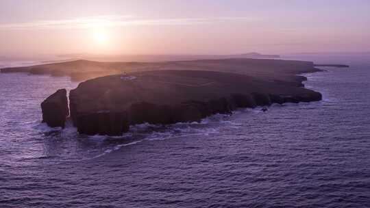 爱尔兰克莱尔郡诺克罗基尔基悬崖的鸟瞰图。